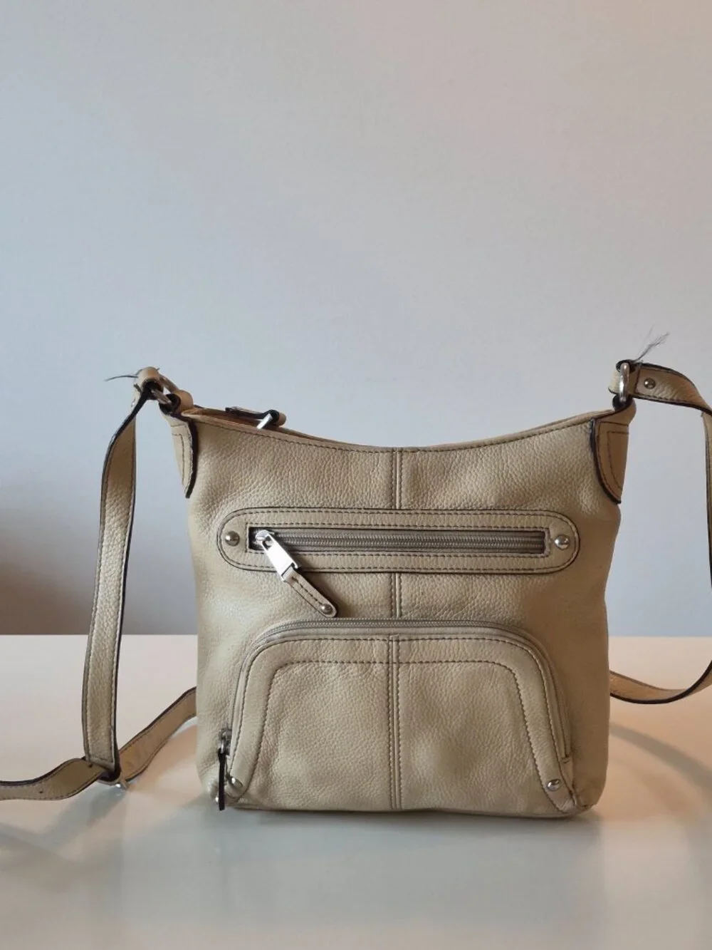 Tignanello Cream Pebbled Leather Crossbody Bag Multi Pocket Adjustable Strap